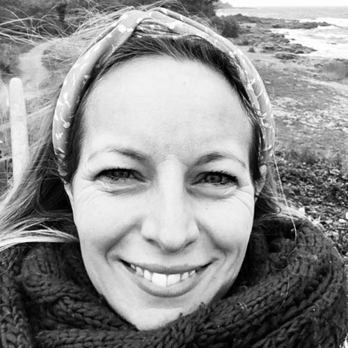 Maria Løvendahl Johansen er kranio sakral terapeut og udfører kranio sakral terapi for private og firmaer