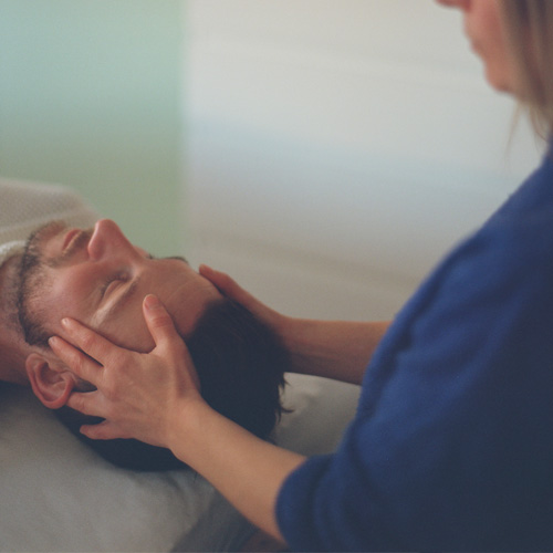 Hvad er kranio sakral terapi - det kan kranio sakral terapeut Maria Loevendahl hjælpe med