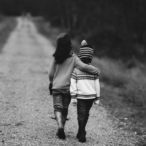 Hjælp dine børn til at få mere ro i kroppen og slappe af med stresslindrende øreakupunktur